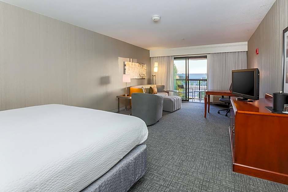 Courtyard by Marriott Roseville Galleria Mall/Creekside Ridge Drive