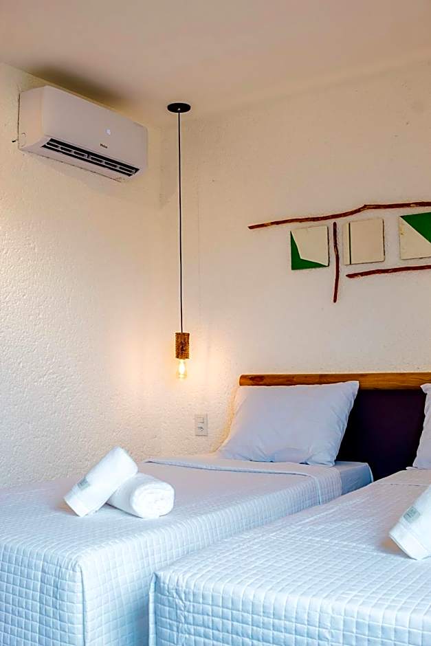 Condomínio Gamboa Patacho a 190 da praia na Rota dos Milagres