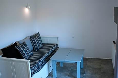 One-Bedroom Apartment with Sofa Bed (4 Adults)