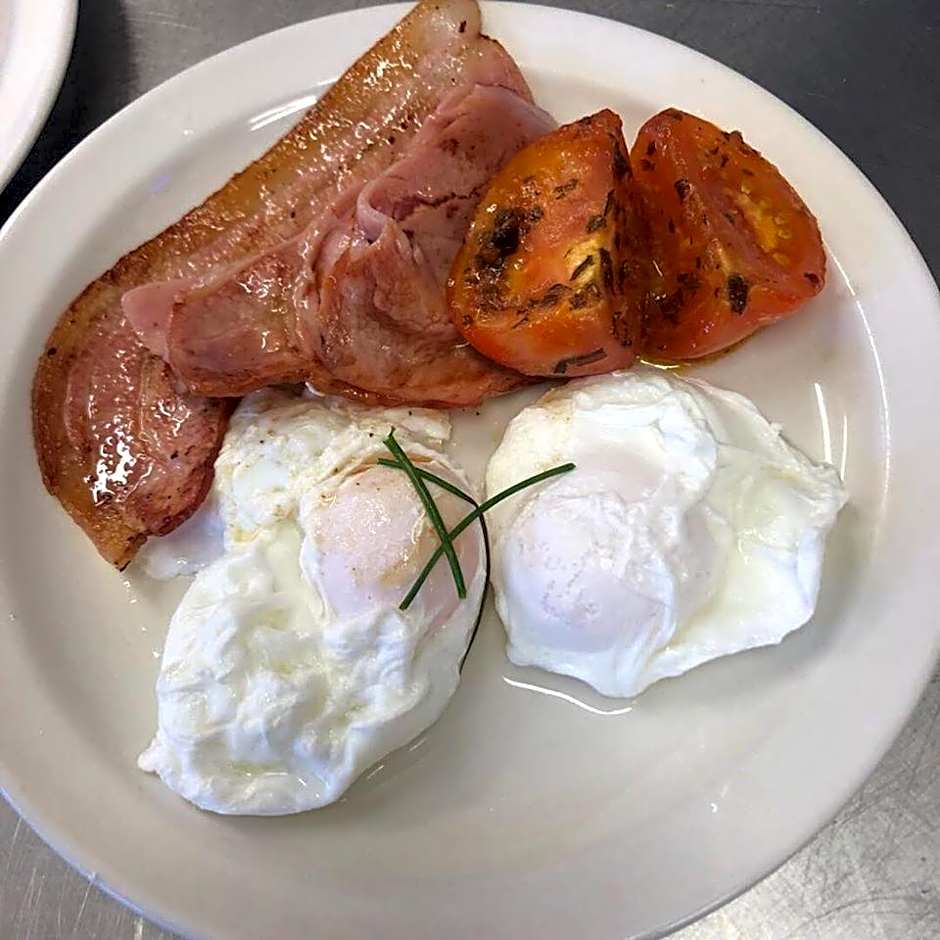 Ten Dollar Town Motel