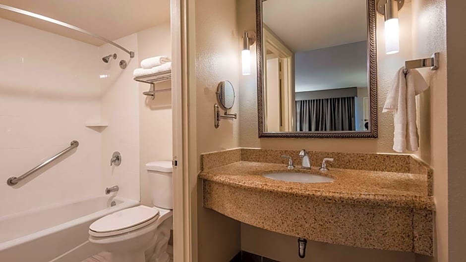 Best Western Plus Executive Inn