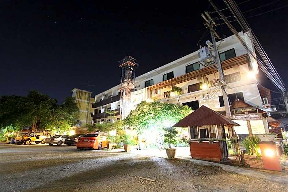 Phumanee Home Hotel