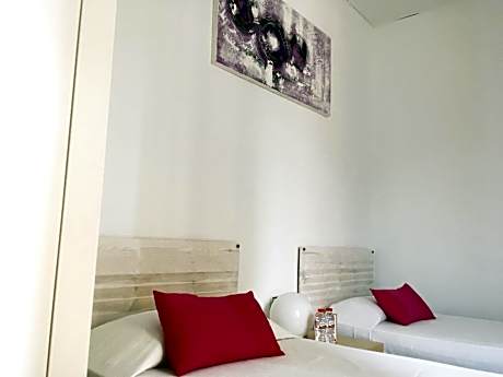 Twin Room with Shared Bathroom and Private Shower