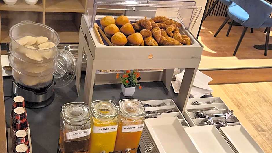 Rotterdam Teleport Hotel