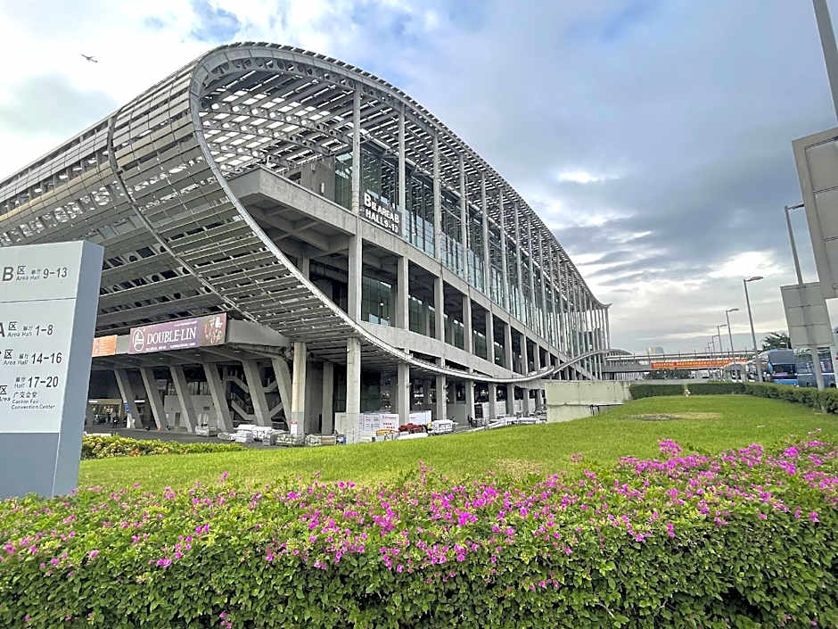 President Hotel (Guangzhou Tianhe Gangding Subway Station Store)