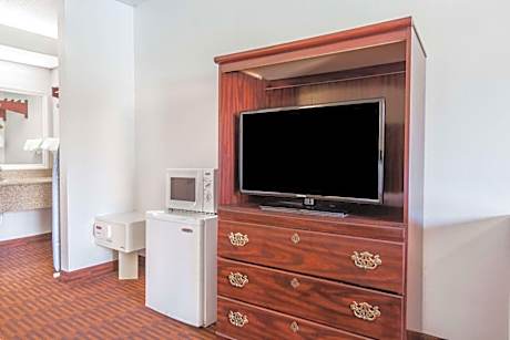 Standard Room with One King Bed - Smoking