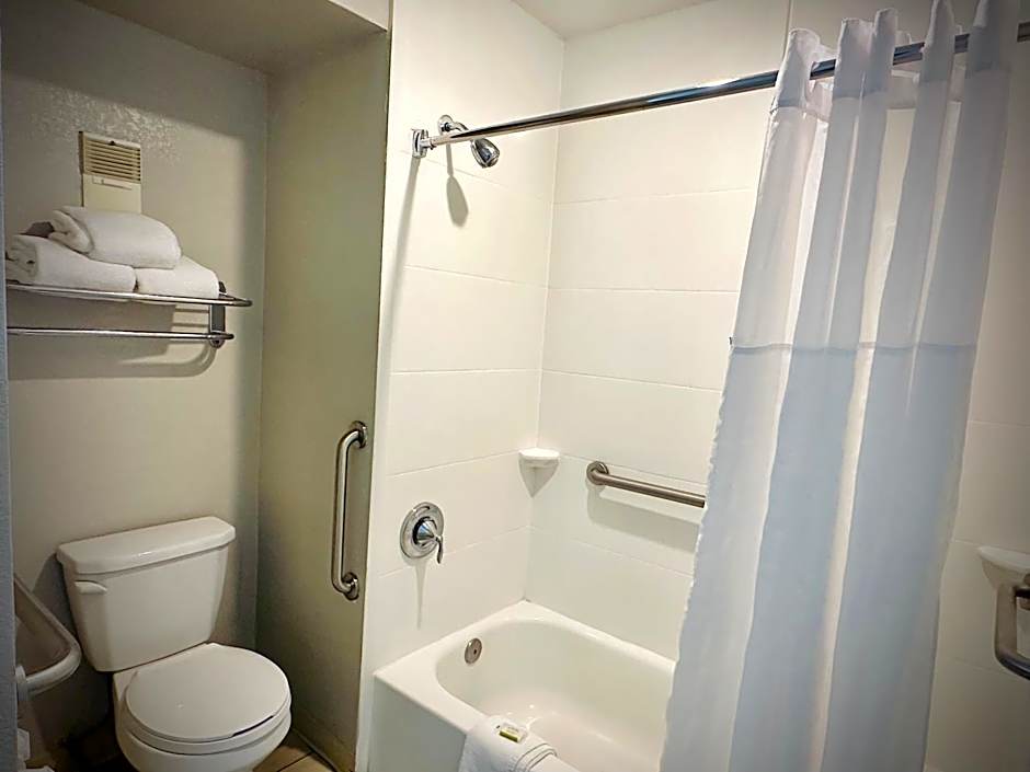 Days Inn by Wyndham Alexandria