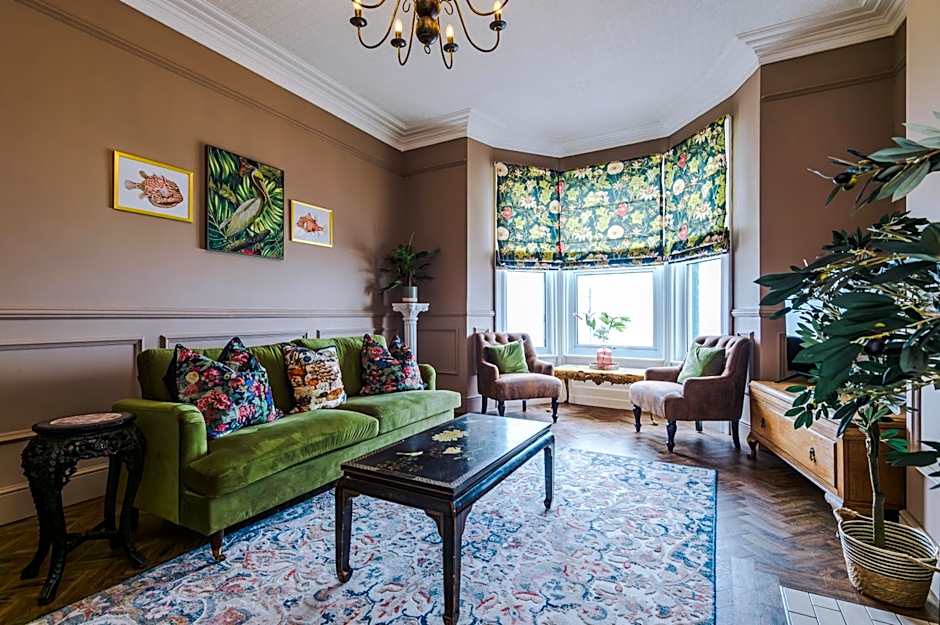 Russell Court by Orenda-Luxe