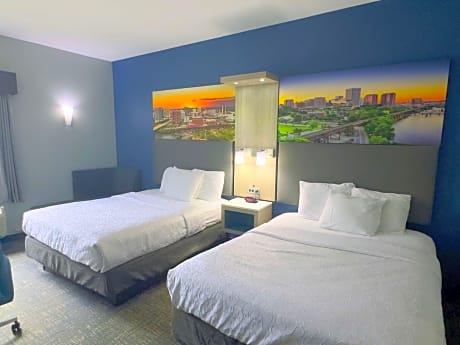 2 Queen Beds, Non-Smoking, Full Kitchen, Pillowtop Bed, 37 Inch Lcd Television, Full Breakfast
