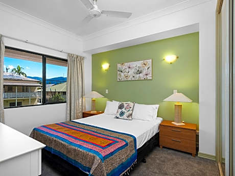 Deluxe One-Bedroom Apartment with Ocean View