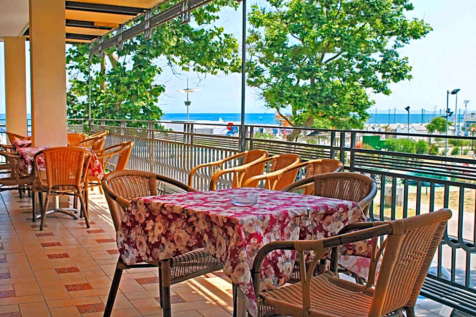 Hotel Bristol - a 30 mt dalla spiaggia