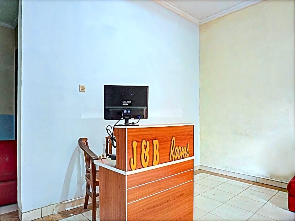 Super OYO 91535 J&b Rooms Tomang