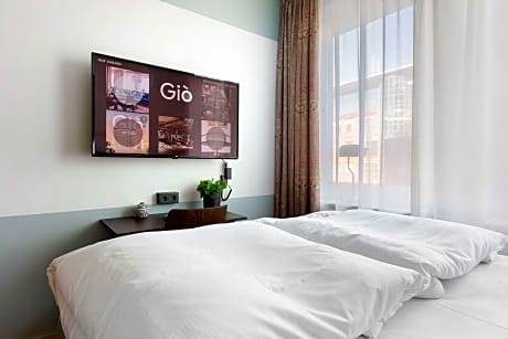 Standard | 1 Queen Bed