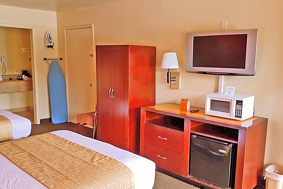 Travelodge by Wyndham Houston Hobby Airport