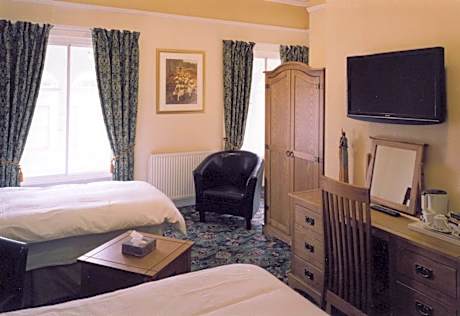 Family Room (2 Adults + 1 Child)