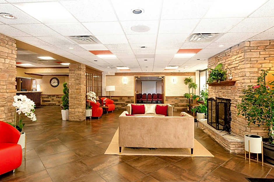 Ramada Hotel & Conference Center by Wyndham Plymouth