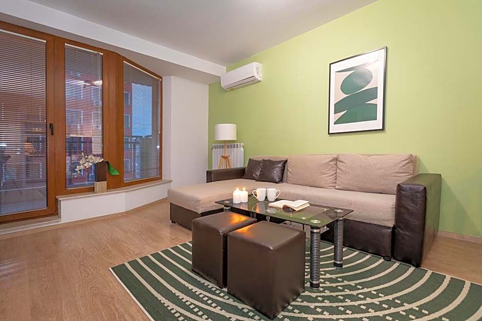 Modern and Bright Apartments near Center - FREE PARKING