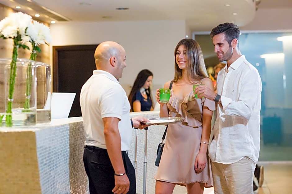 Napa Plaza Hotel (Adults Only)