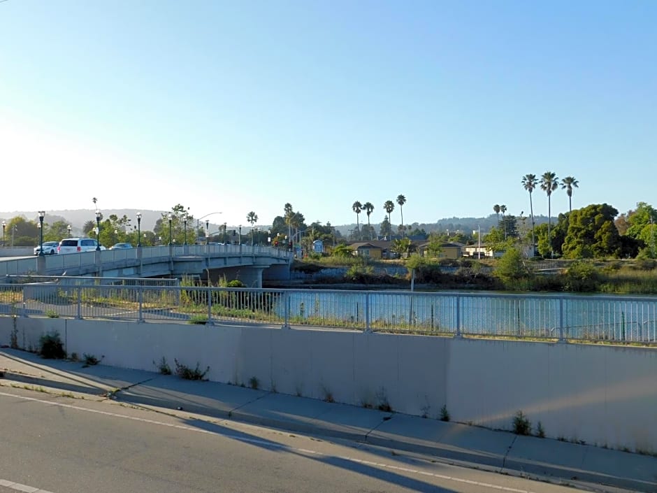 Super 8 by Wyndham Santa Cruz Beach Boardwalk