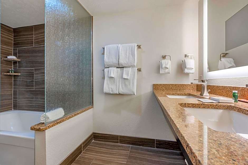 Cherry Tree Inn & Suites