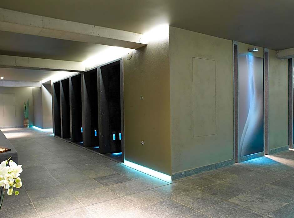 D-Hotel