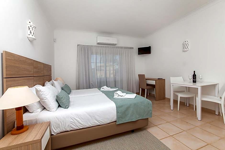 Atalaia Sol Aparthotel - tennis & heated pool in winter