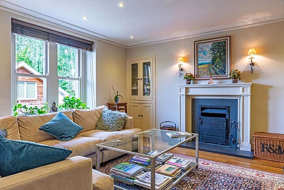 Lorne House Bed & Breakfast