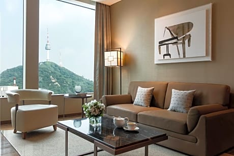 Junior King Suite with Seoul N Tower View