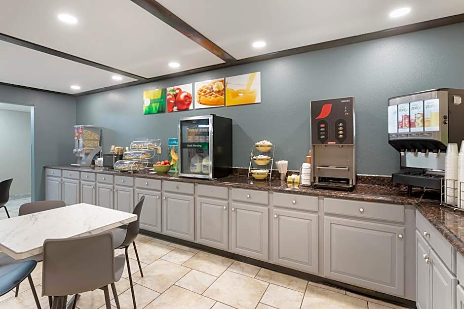 Quality Inn Newton at I-80