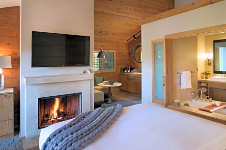Deluxe King Room with Fireplace