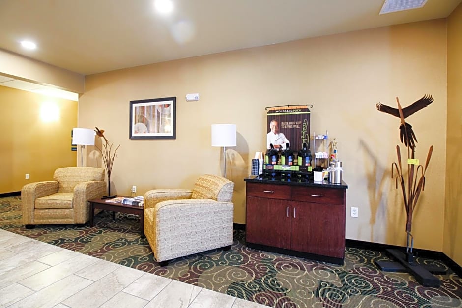 Cobblestone Hotel & Suites - Devils Lake