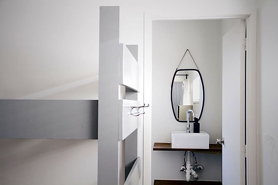 Hugo & Carters Backpackers & Motel