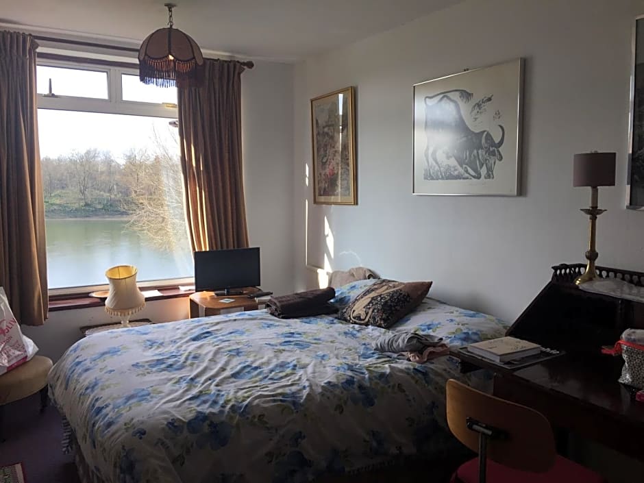 Chiswick Riviera with free parking