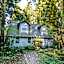 Mountain Meadows Inn & Chalet Suites