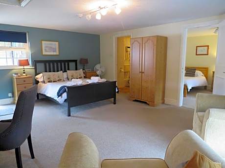 Family Room (2 Adults + 2 Children)