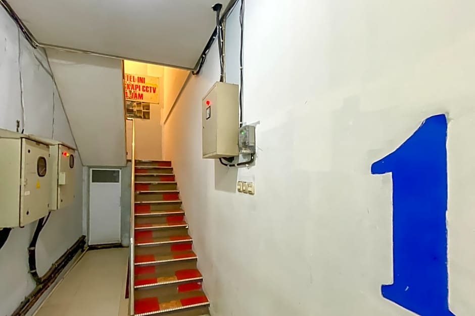 RedDoorz at Hotel Roda Mas 2 near Gor Satria