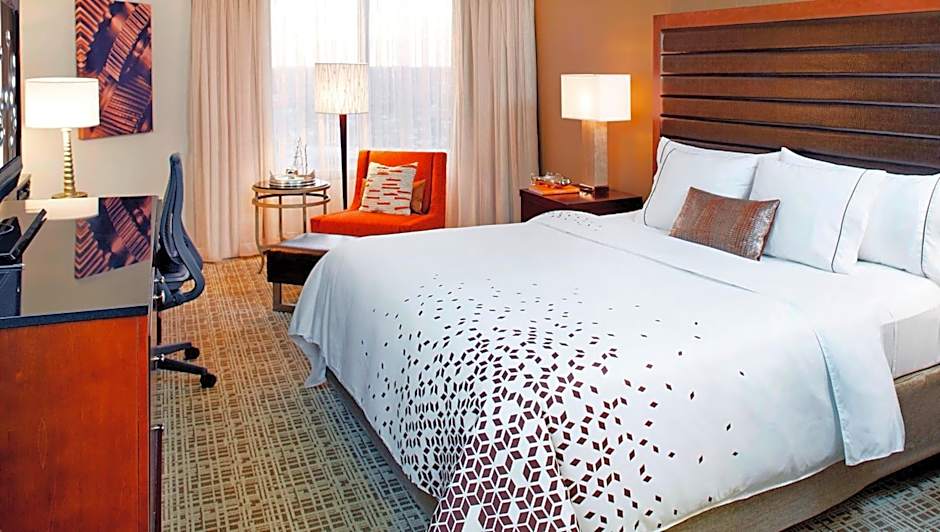Renaissance by Marriott St. Louis Airport Hotel