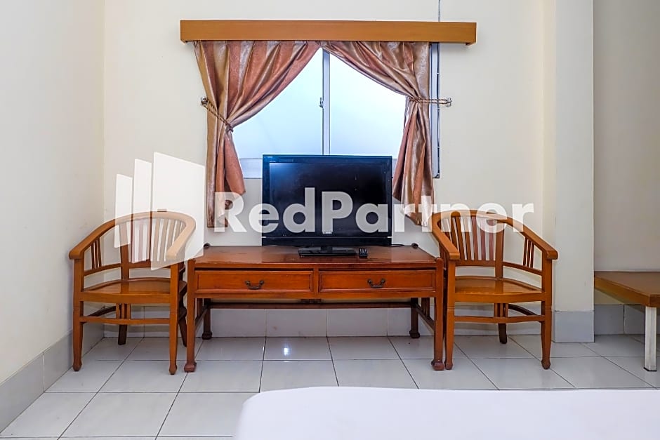Hotel Sebelas @ Jalan Palasari Mitra RedDoorz