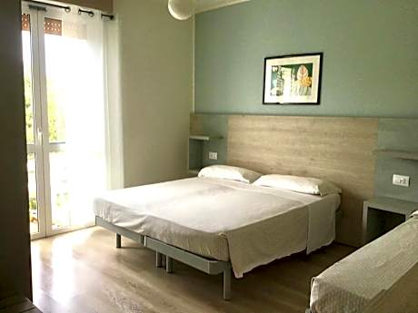 Two-Bedroom Deluxe Apartment with Balcony