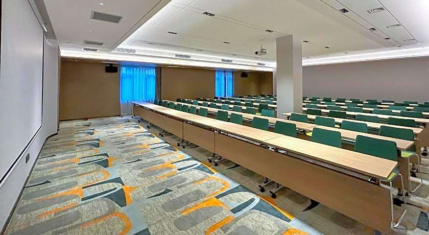 Holiday Inn Express Dandong City Center By IHG