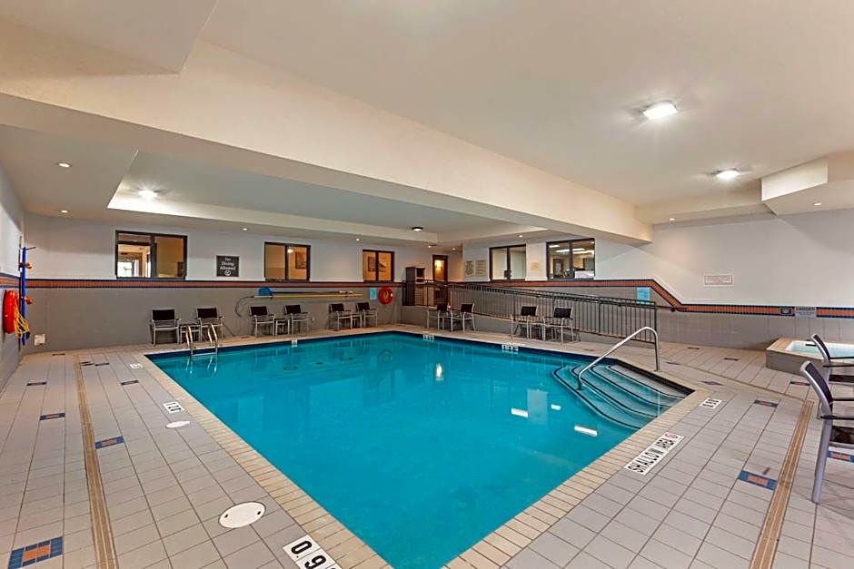 Best Western Plus Burlington Inn & Suites