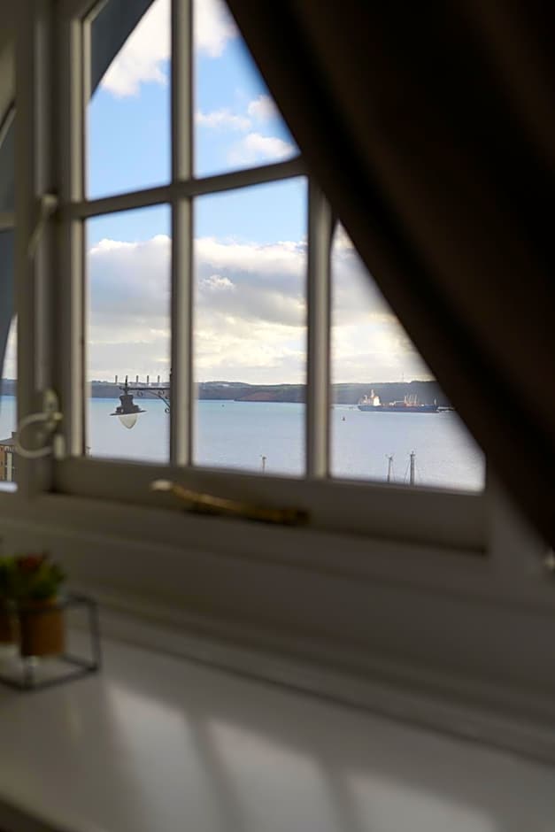 THE LORD NELSON HOTEL