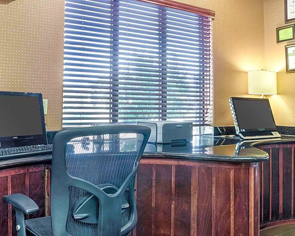 Comfort Suites Topeka Northwest