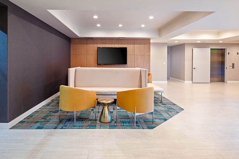 Holiday Inn Express Hollywood Walk of Fame By IHG