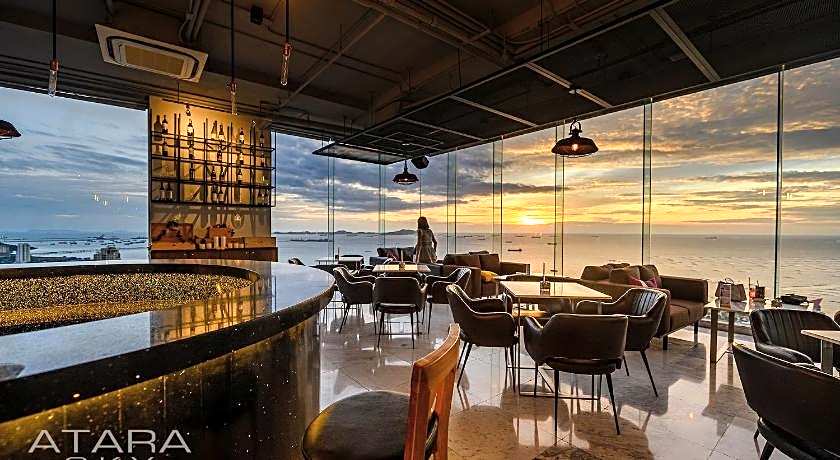 Oakwood Hotel & Residence Sri Racha