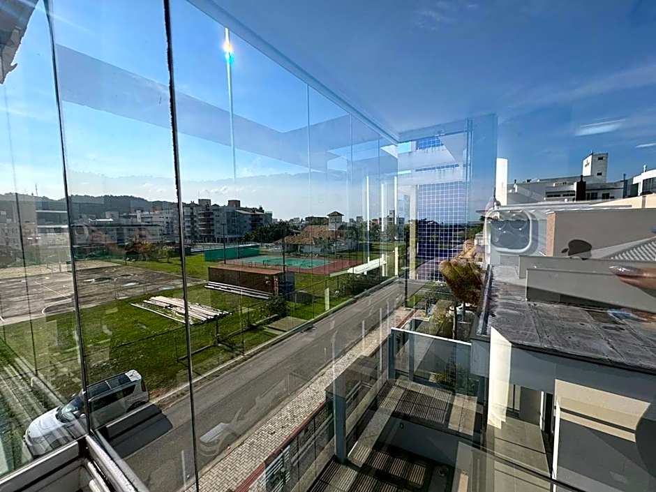 cód 175 - Apartamento com 2 suítes!