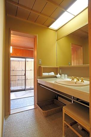 Japanese-Style Deluxe Room with Balcony - A