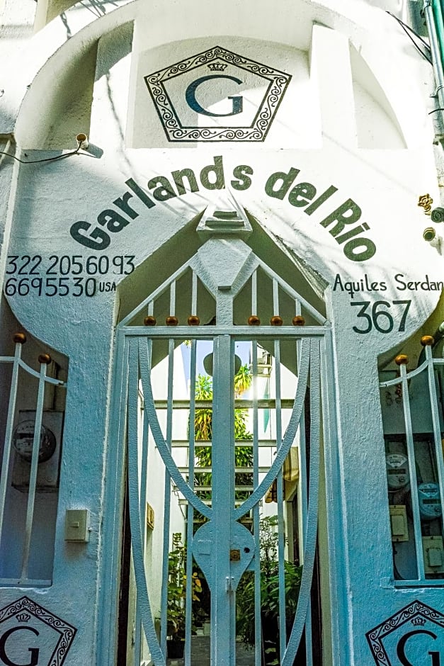 Garlands Del Rio
