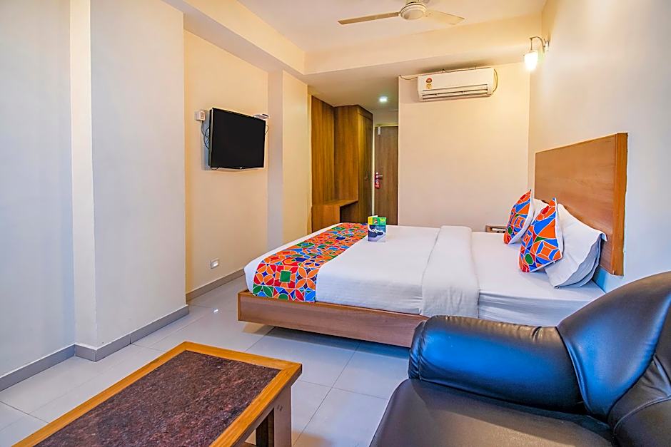 FabHotel Jansi Deluxe - Nr. Gandhipuram Bus stand