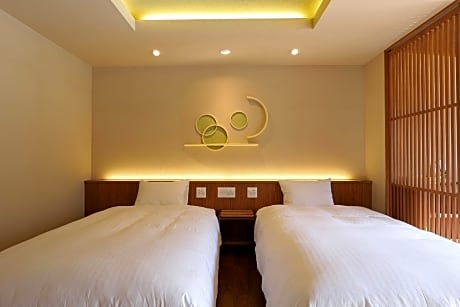 Roshokan Japanese-Western Style Twin Room With Futon And Hot Spring Bath